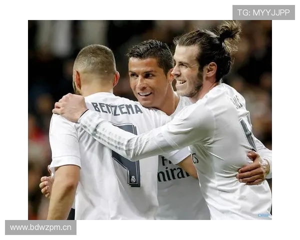 本泽马与C罗:终结方式与战术角色的结构差异分析 本泽马与C罗:终结方式与战术角色的结构差异分析