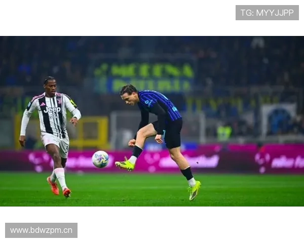 皇马中场断球后攻防转换失序,节奏失控问题逐步反映至比赛走势 皇马中场断球后攻防转换失序,节奏失控问题逐步反映至比赛走势