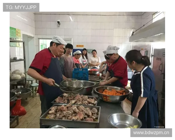 莱万在家吃顿饭，光食材钱够我交半年房租