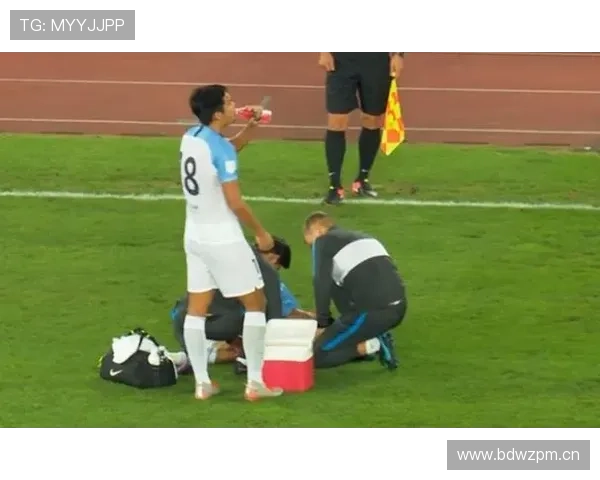 踩踏犯规判罚标准解析：什么情况下裁判必须出示红牌？