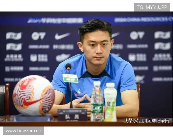 蒋圣龙训练完直接拎着爱马仕去接娃？