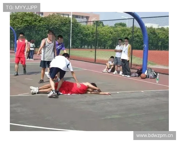 篮球起跳接触犯规怎么判？这几个关键动作区分清楚就懂了